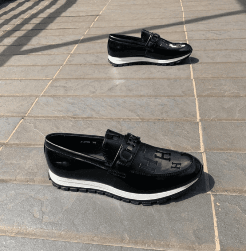 Classic Shoe – sleek black design for everyday comfort and style
